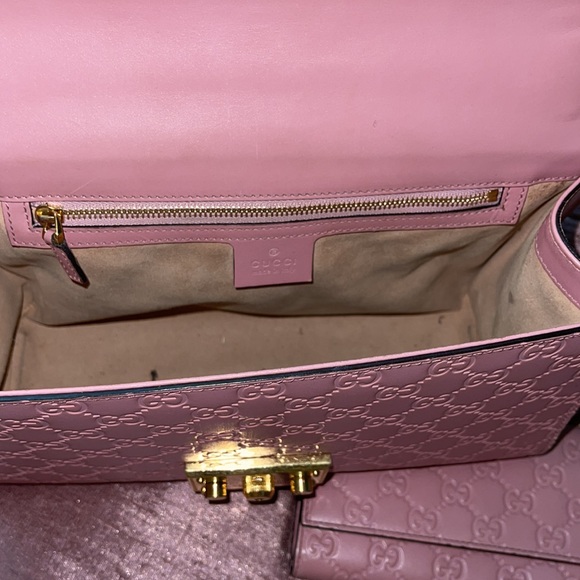 Authentic Beautiful salmon Gucci guccissima medium padlock purse - Picture 3 of 8